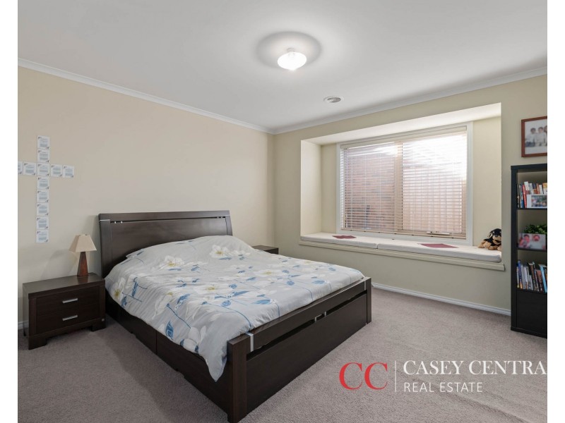 18 Yorkshire Drive, Cranbourne North VIC 3977