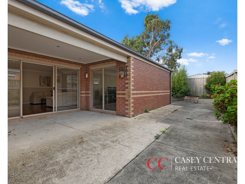 18 Yorkshire Drive, Cranbourne North VIC 3977