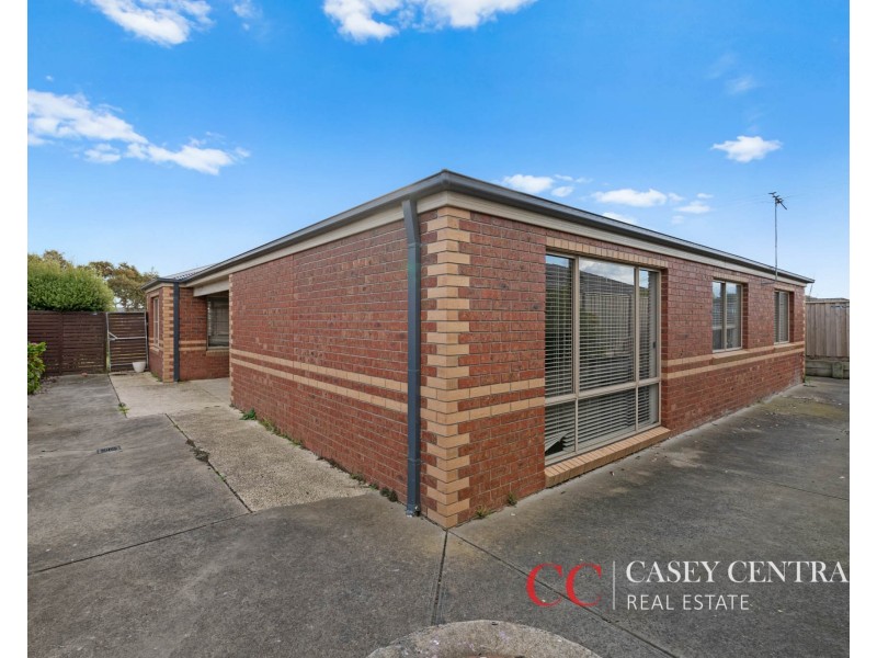 18 Yorkshire Drive, Cranbourne North VIC 3977