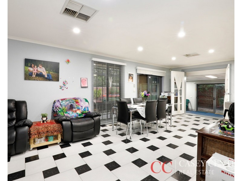 12 Kurrajong Court, Cranbourne North VIC 3977