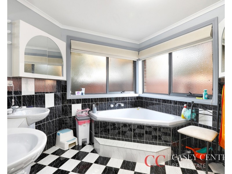 12 Kurrajong Court, Cranbourne North VIC 3977