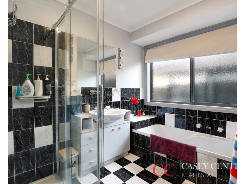 12 Kurrajong Court, Cranbourne North VIC 3977