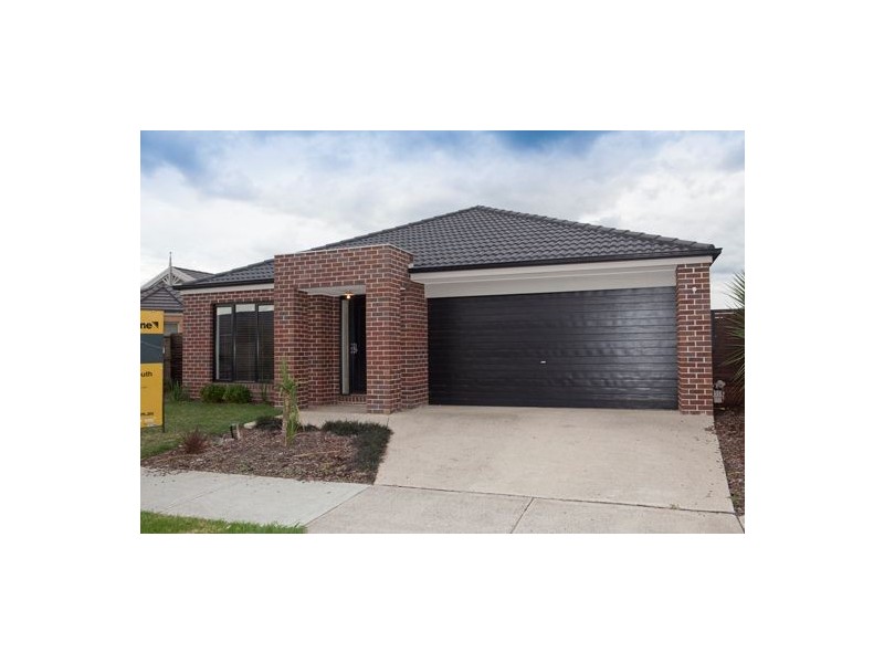 8 Menzies Close, Narre Warren South VIC 3805