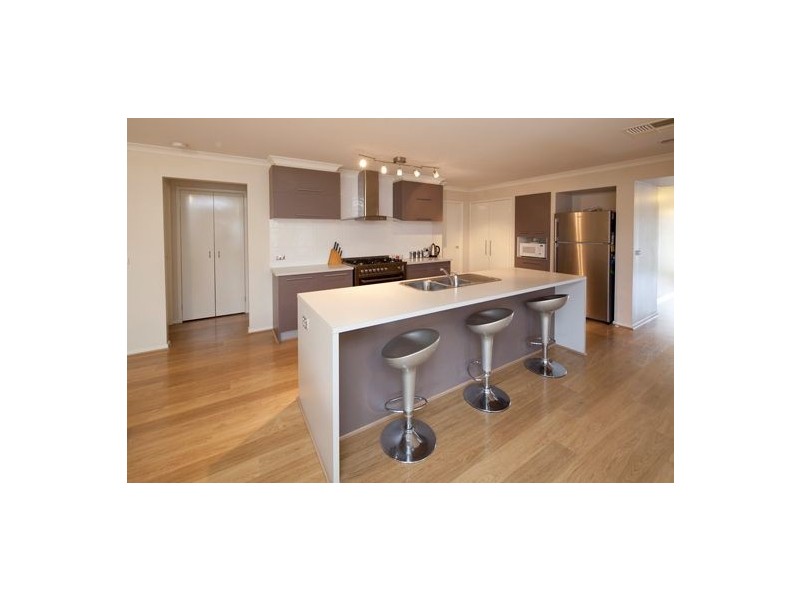 8 Menzies Close, Narre Warren South VIC 3805