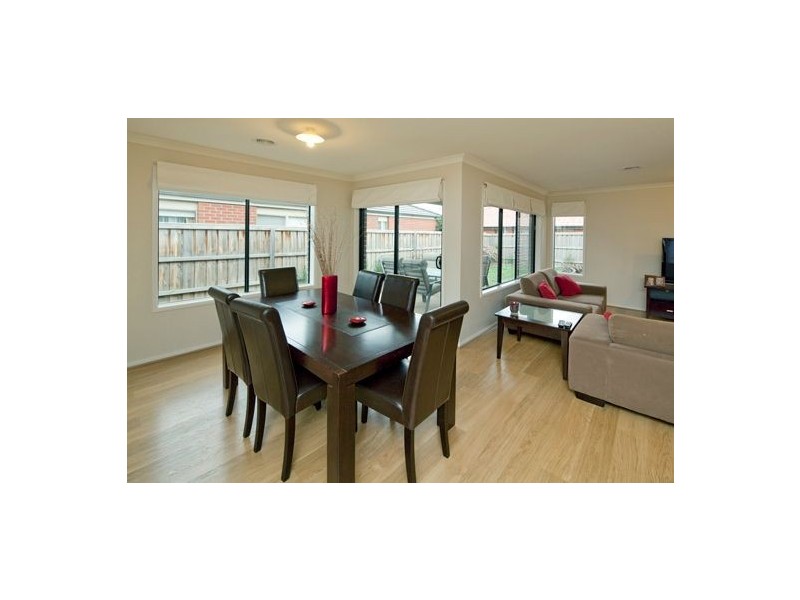 8 Menzies Close, Narre Warren South VIC 3805