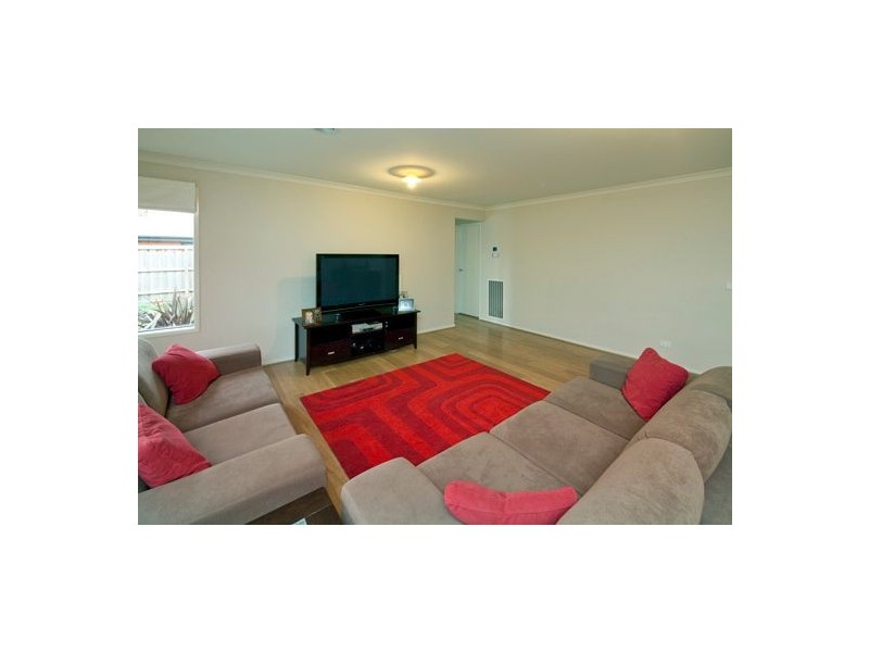 8 Menzies Close, Narre Warren South VIC 3805