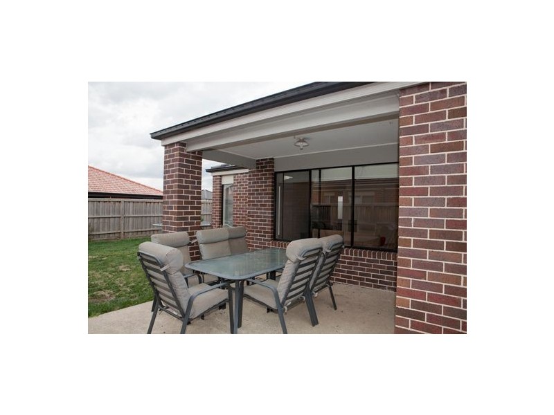 8 Menzies Close, Narre Warren South VIC 3805