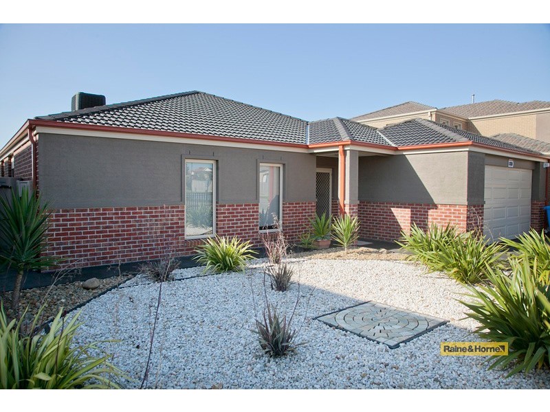 8 Golden Grove, Narre Warren South VIC 3805