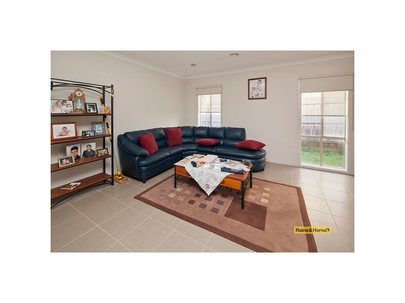 8 Golden Grove, Narre Warren South VIC 3805