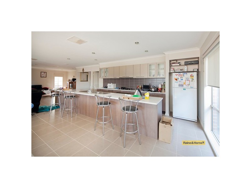 8 Golden Grove, Narre Warren South VIC 3805