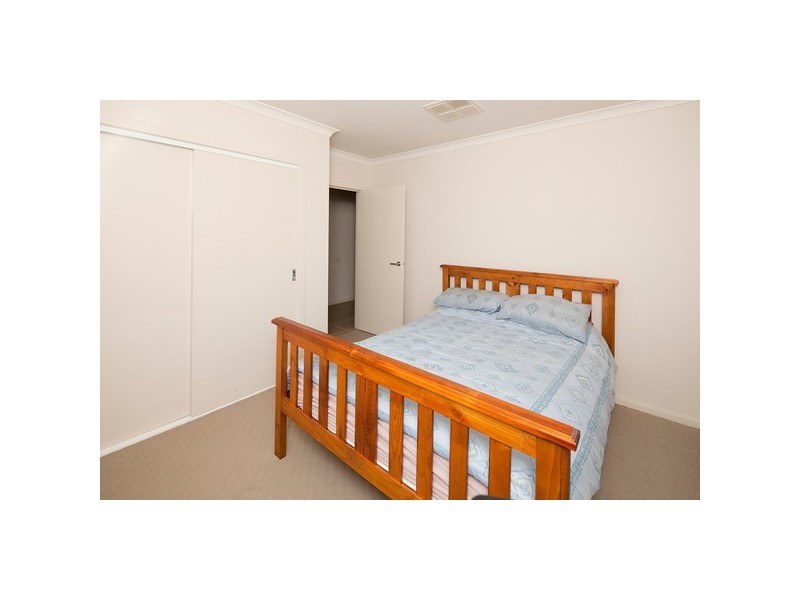 8 Golden Grove, Narre Warren South VIC 3805