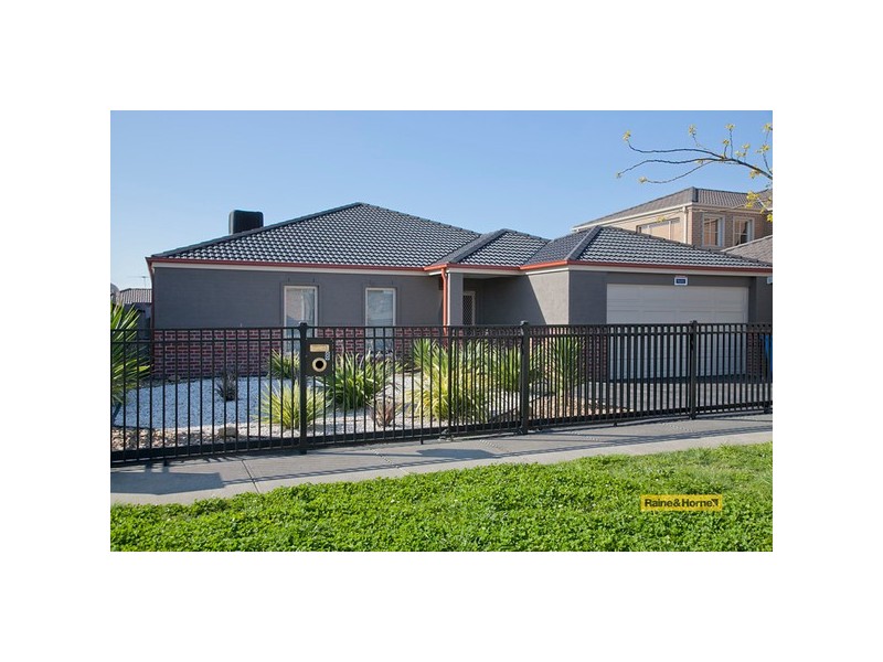 8 Golden Grove, Narre Warren South VIC 3805