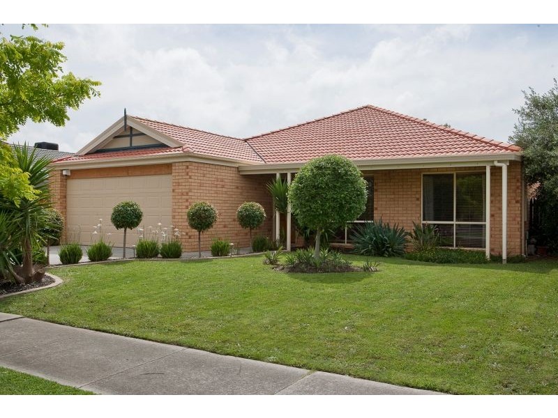 6 Dunoon Road, Narre Warren South VIC 3805