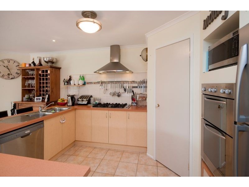 6 Dunoon Road, Narre Warren South VIC 3805