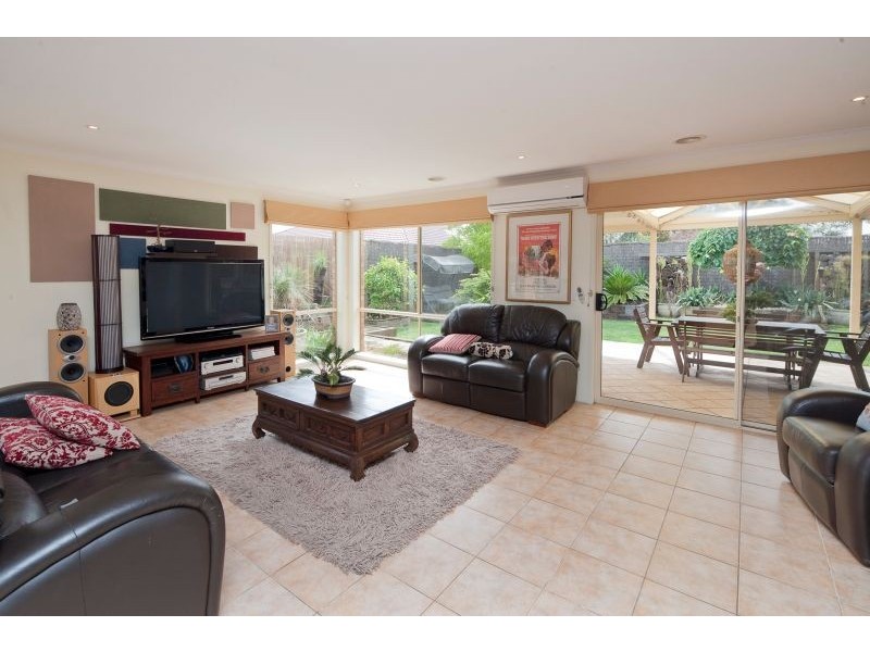 6 Dunoon Road, Narre Warren South VIC 3805