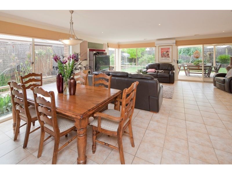 6 Dunoon Road, Narre Warren South VIC 3805