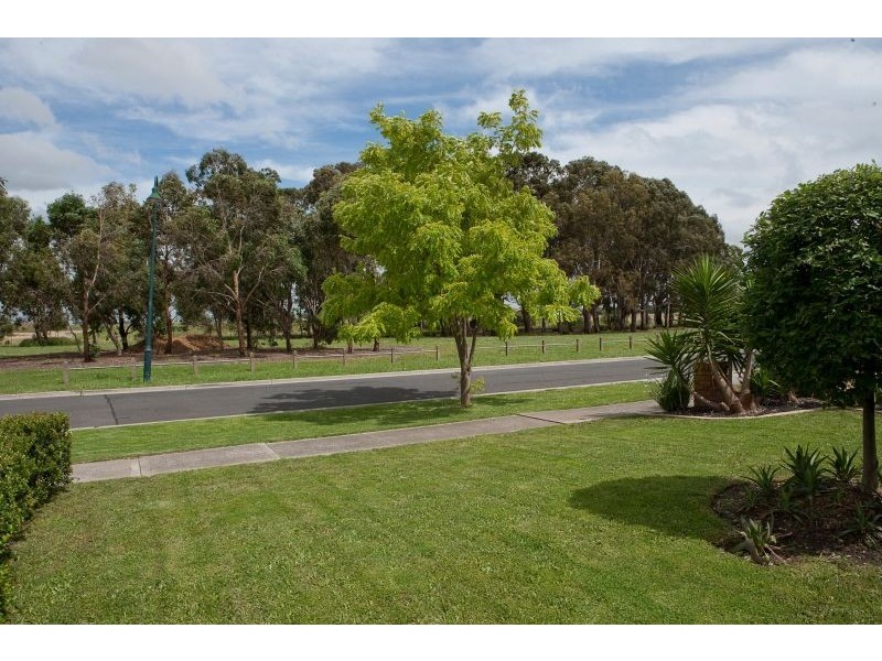 6 Dunoon Road, Narre Warren South VIC 3805