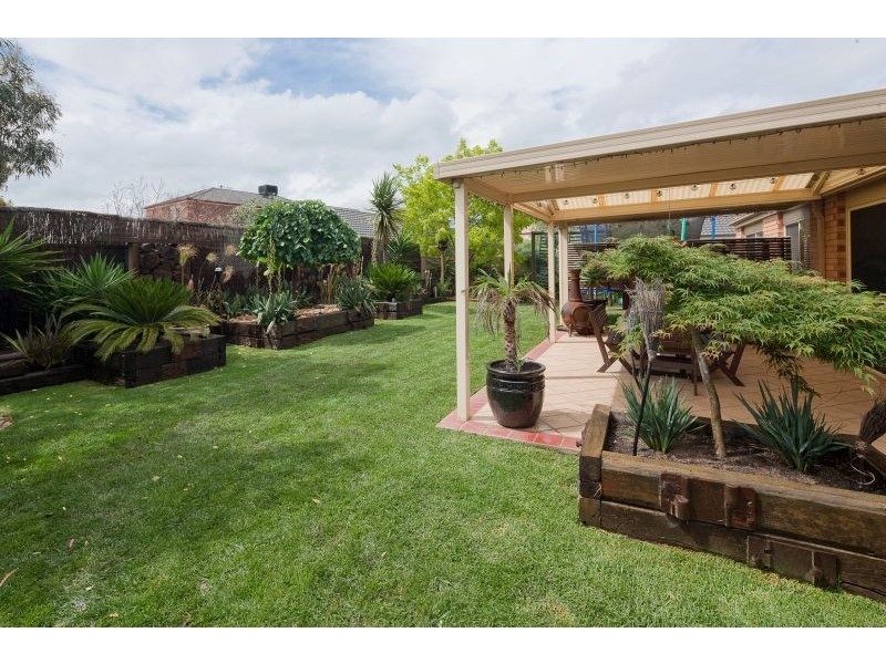 6 Dunoon Road, Narre Warren South VIC 3805