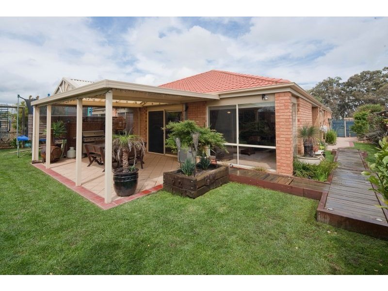 6 Dunoon Road, Narre Warren South VIC 3805