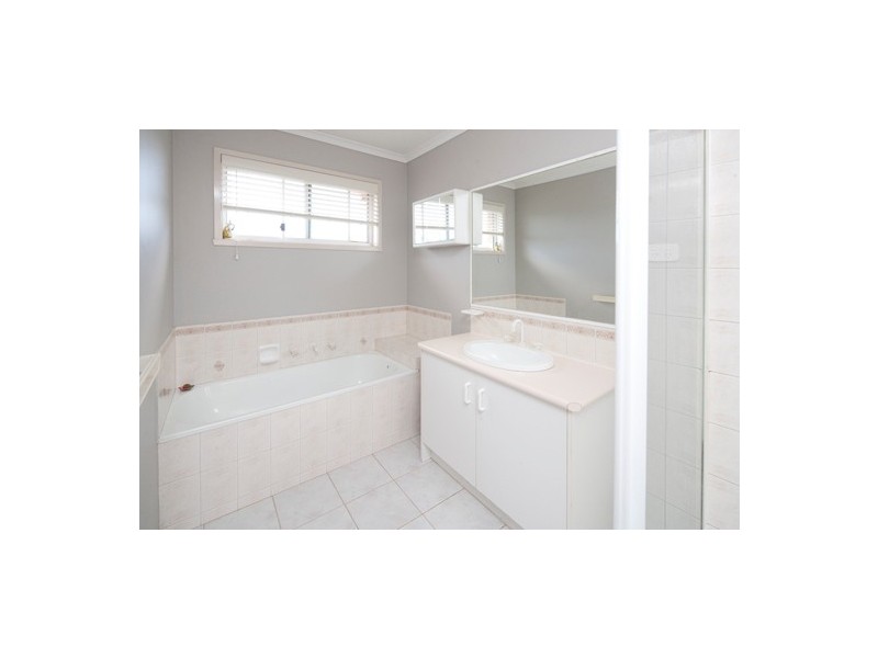 5 Turnberry Ave, Narre Warren South VIC 3805