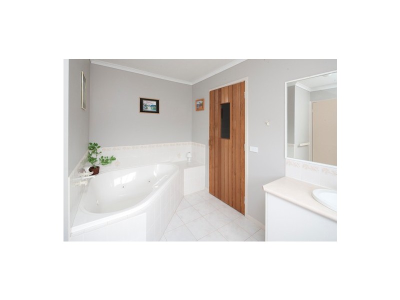 5 Turnberry Ave, Narre Warren South VIC 3805