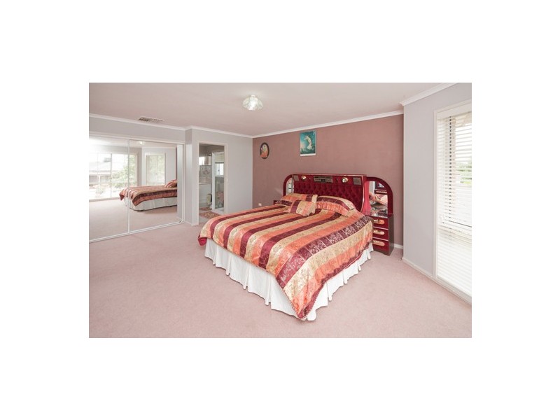 5 Turnberry Ave, Narre Warren South VIC 3805