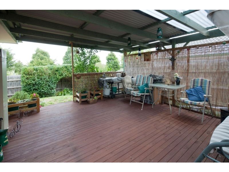 80 Lake View Drive, Narre Warren South VIC 3805