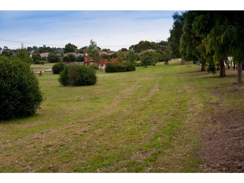 80 Lake View Drive, Narre Warren South VIC 3805