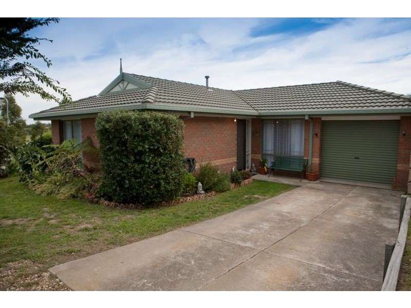 80 Lake View Drive, Narre Warren South VIC 3805