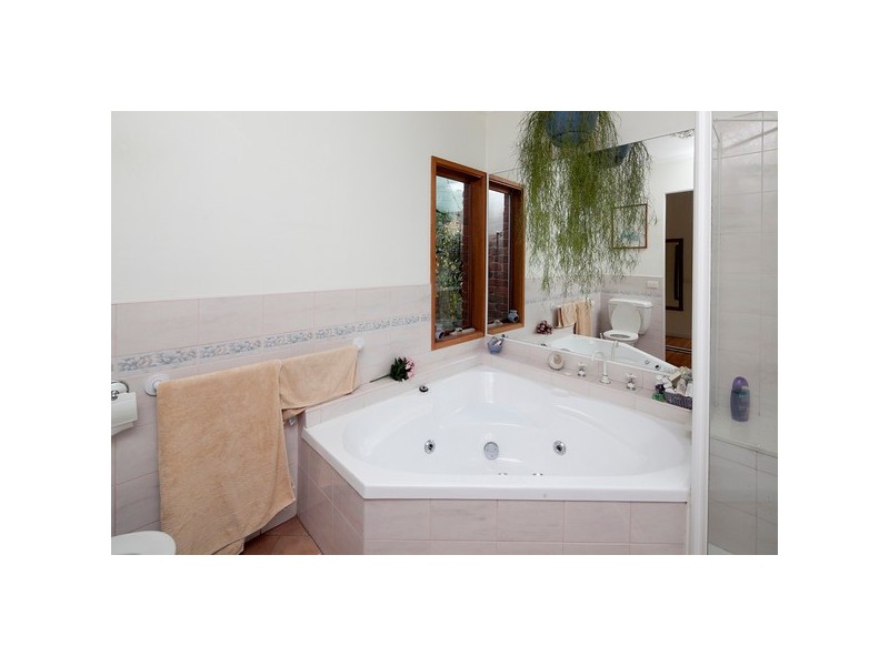 328 Pound Road, Narre Warren South VIC 3805