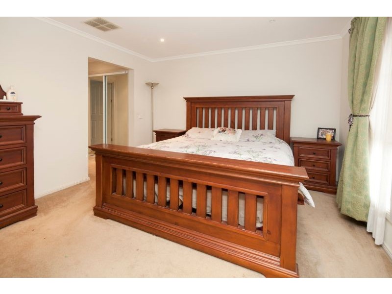 15 Penrose Drive, Narre Warren South VIC 3805