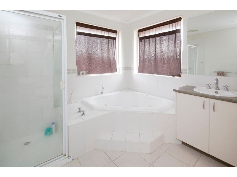 15 Penrose Drive, Narre Warren South VIC 3805