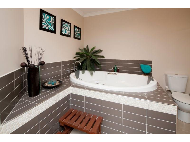 9 Buster Court, Narre Warren South VIC 3805