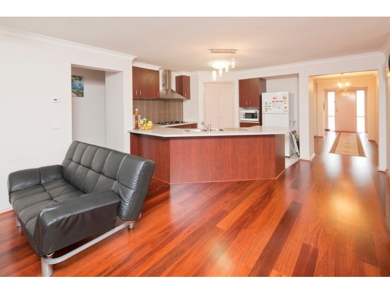 8 Buster Court, Narre Warren South VIC 3805