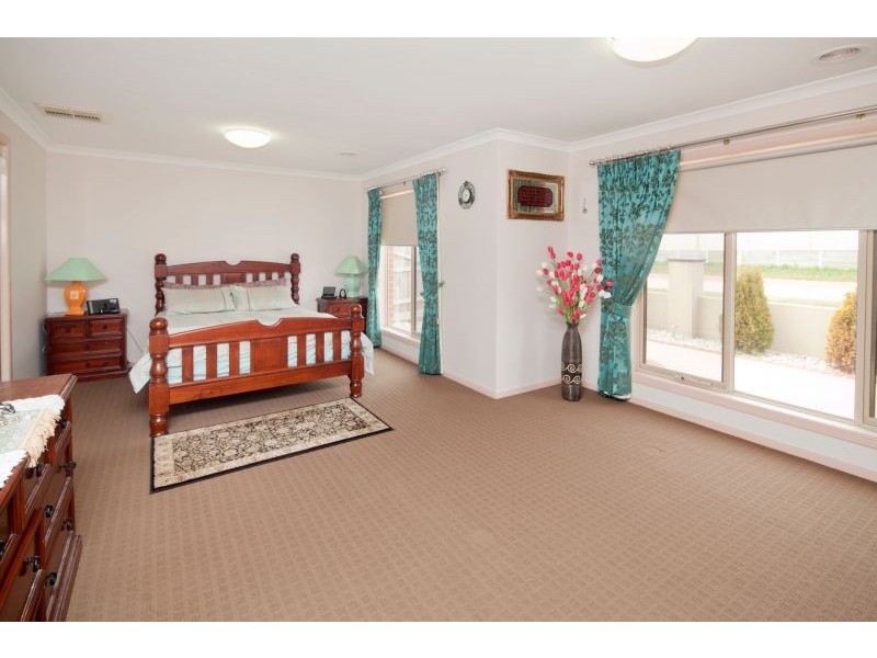8 Buster Court, Narre Warren South VIC 3805