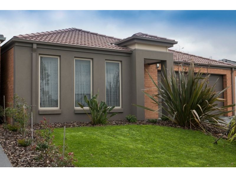 23 Archers Field Drive, Cranbourne East VIC 3977