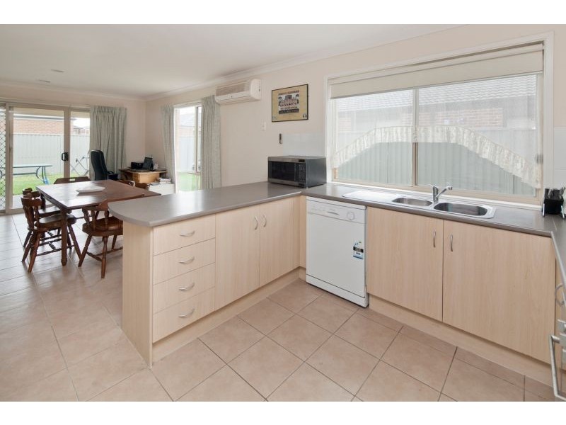 23 Archers Field Drive, Cranbourne East VIC 3977