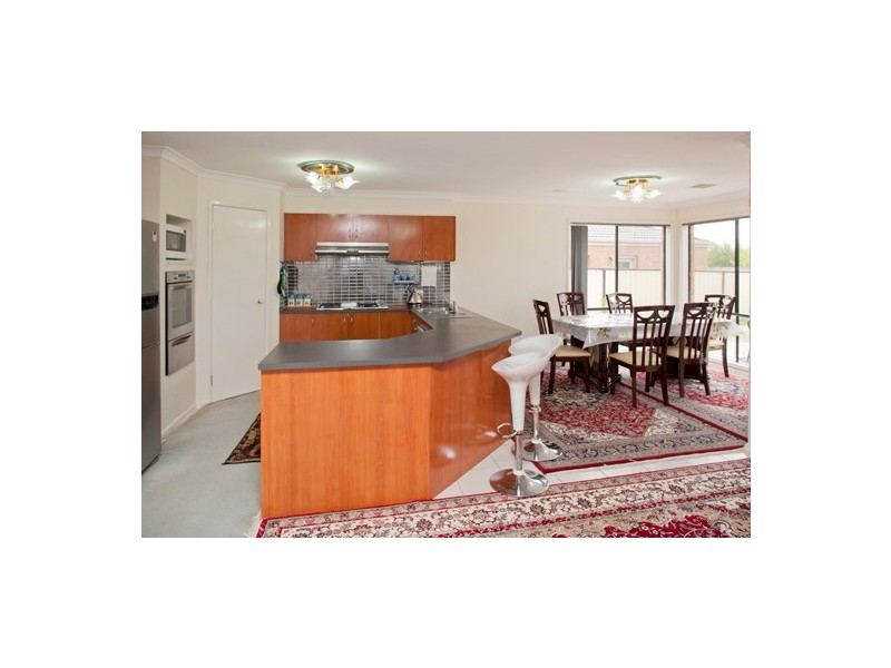 6 Blandford Crescent, Narre Warren South VIC 3805