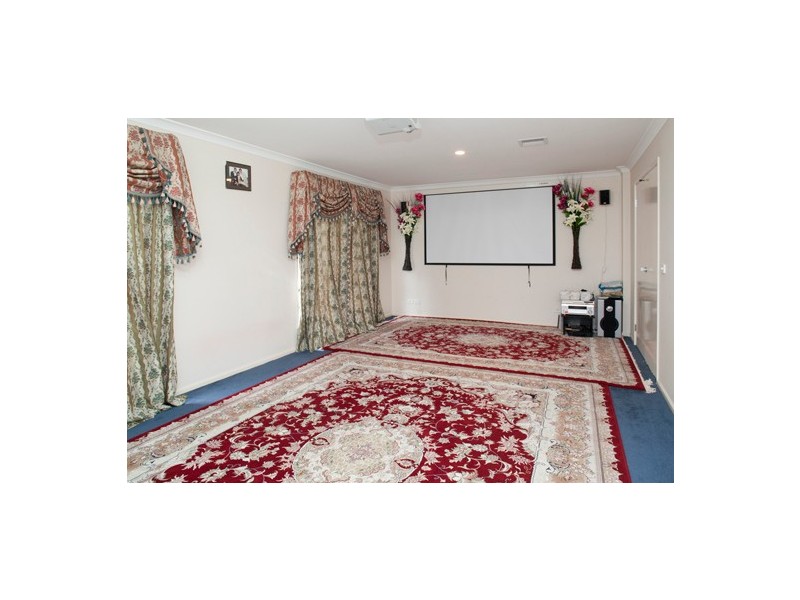 6 Blandford Crescent, Narre Warren South VIC 3805