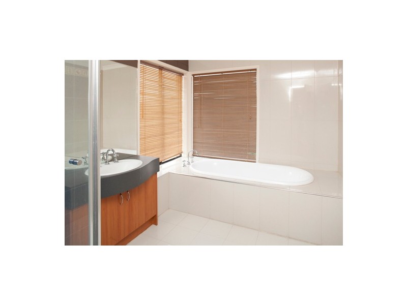 6 Blandford Crescent, Narre Warren South VIC 3805