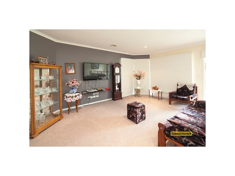 64 Galloway Drive, Narre Warren South VIC 3805