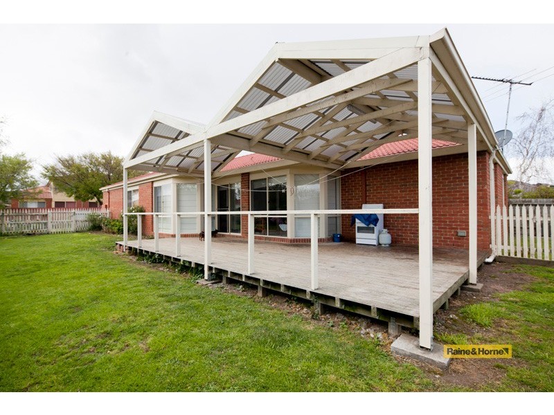 64 Galloway Drive, Narre Warren South VIC 3805