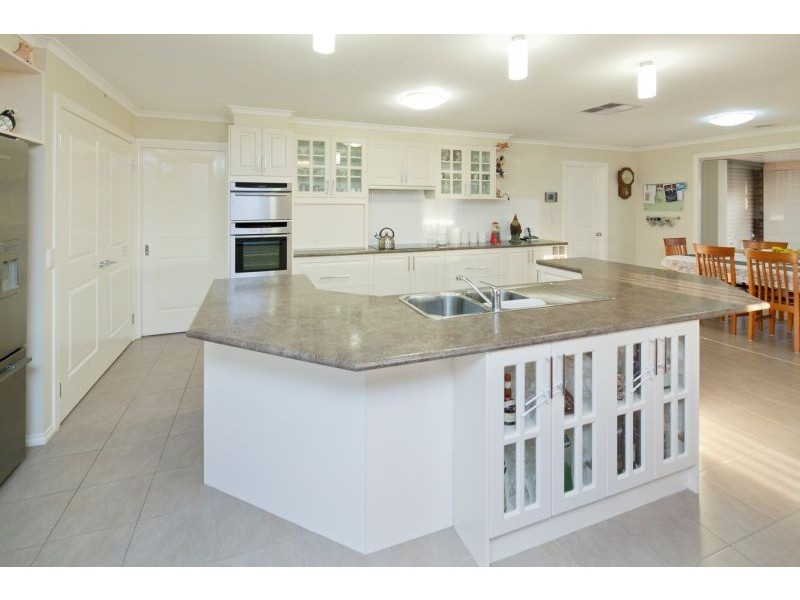 13 Bronson Circuit, Cranbourne North VIC 3977