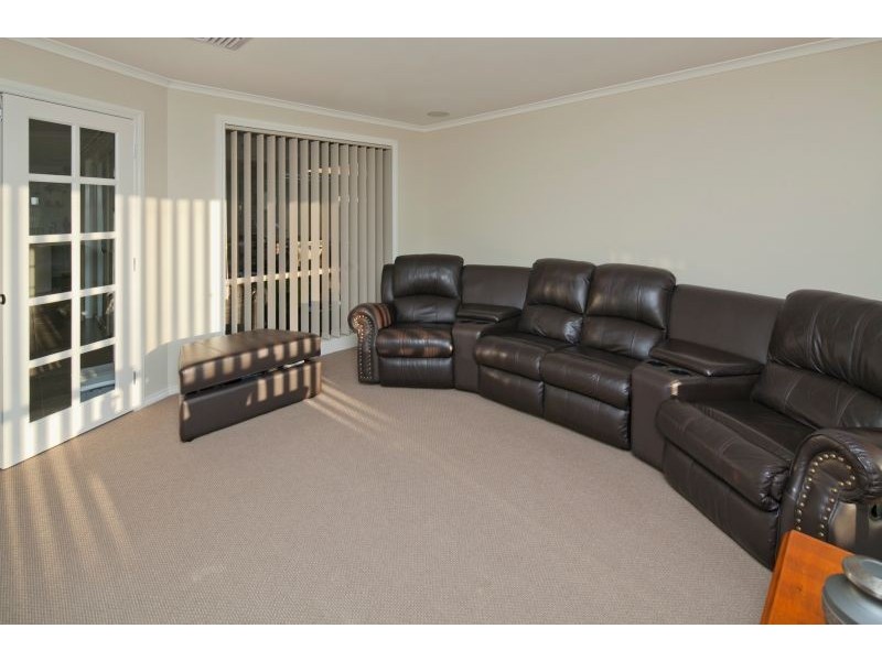 13 Bronson Circuit, Cranbourne North VIC 3977