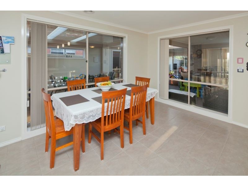 13 Bronson Circuit, Cranbourne North VIC 3977