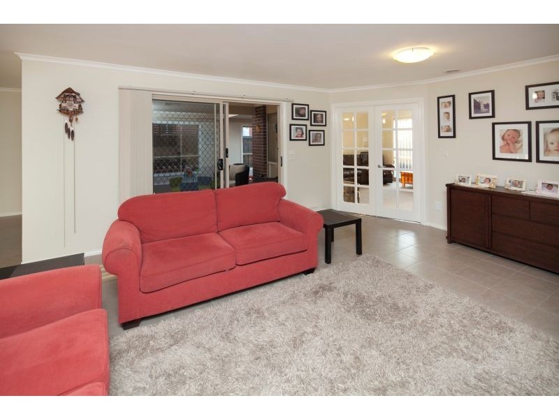 13 Bronson Circuit, Cranbourne North VIC 3977