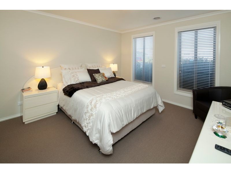 13 Bronson Circuit, Cranbourne North VIC 3977