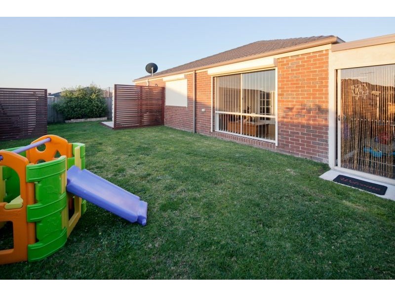 13 Bronson Circuit, Cranbourne North VIC 3977
