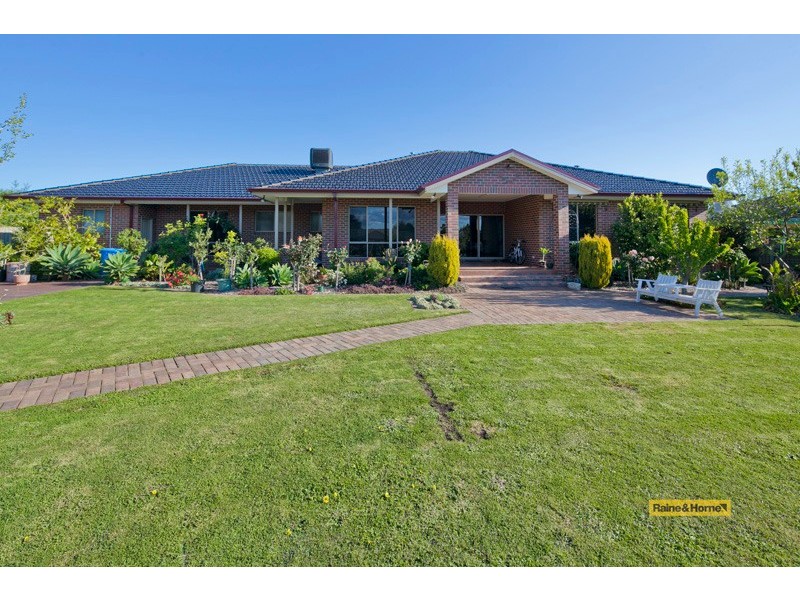 5 Galloway Drive, Narre Warren South VIC 3805