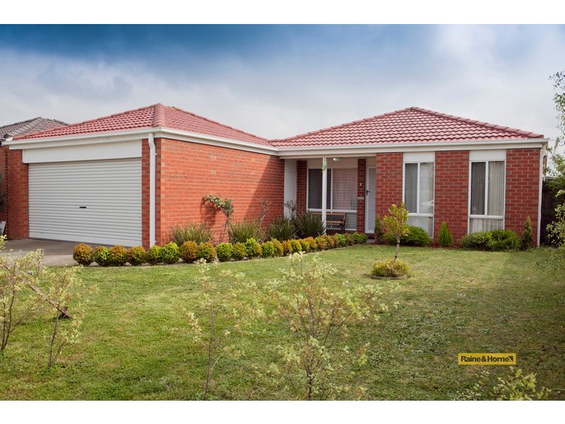 25 Glenaire Crescent, Cranbourne West VIC 3977
